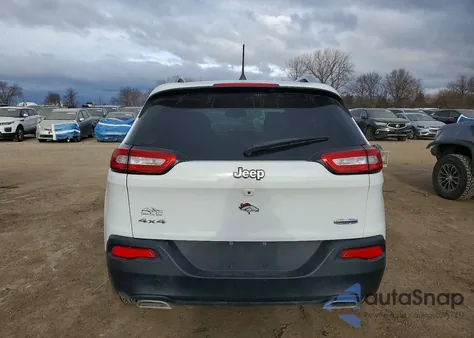 2016 Jeep Cherokee Latitude z USA, uszkodzony, nr VIN 1C4PJMCS9GW215609